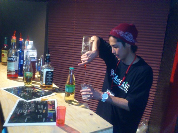 ORGANIZER/BARTENDER HIROAKI