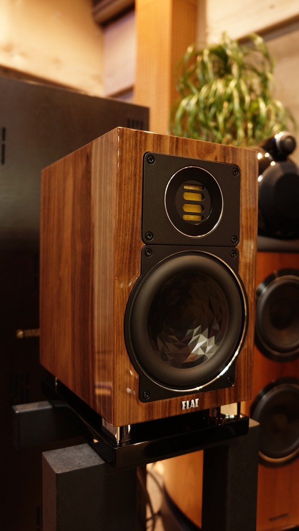 ELAC BS403