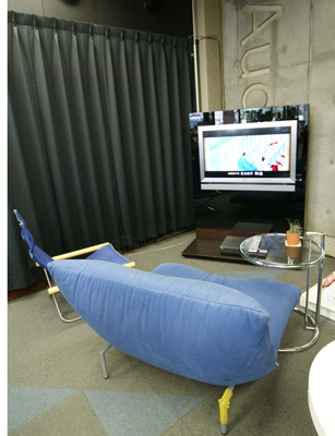 BRAVIA KDL-ZX1_3