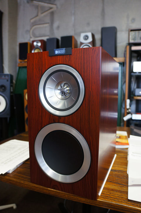 KEF R300