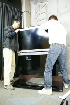 BRAVIA KDL-ZX1_6