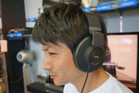 AKG K550
